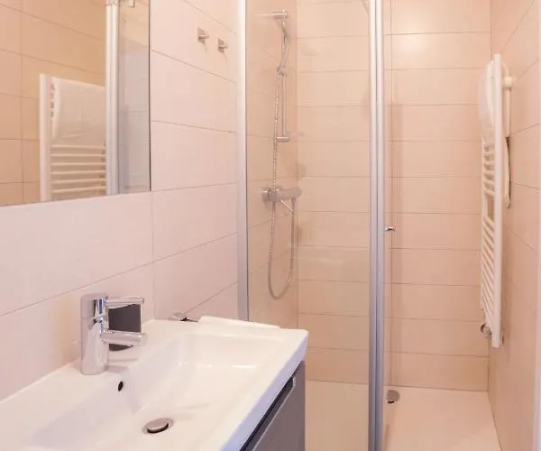 Origer By Rentaroo Apartman